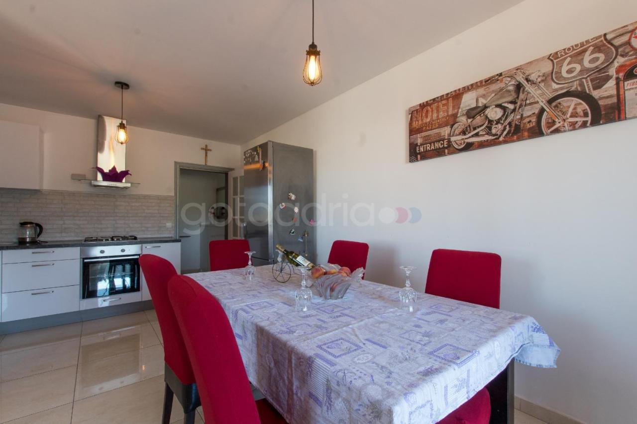 Apartment Vesna With Balcony & Free Parking Makarska Exterior foto