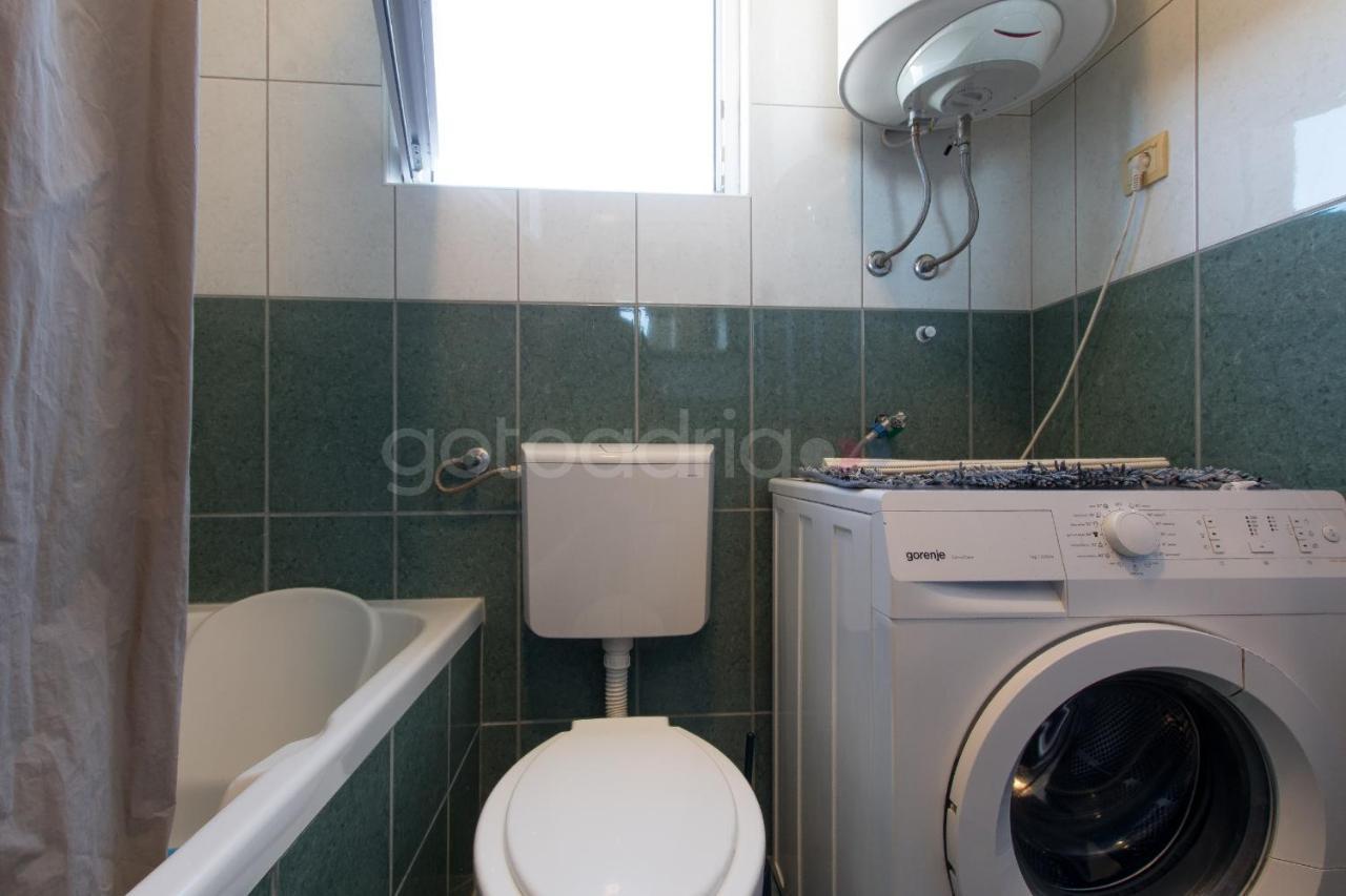 Apartment Vesna With Balcony & Free Parking Makarska Exterior foto